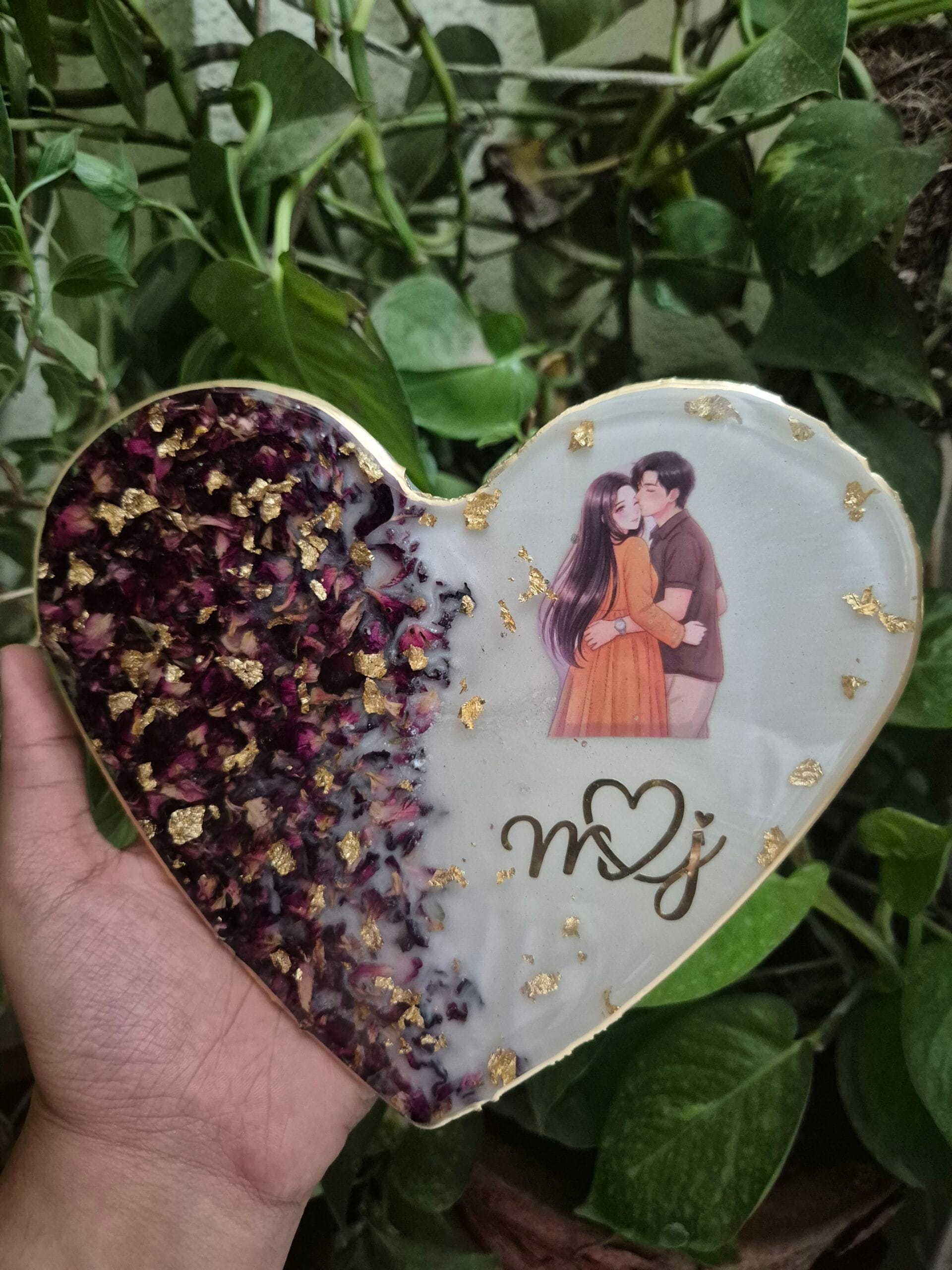 Resin Heart Shape Frame - Image 3